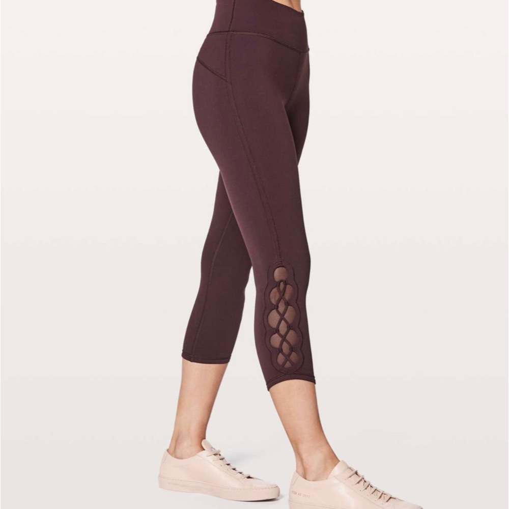 Lululemon Tied To It Crop 21" Black Cherry 10 High Rise Leggings Tights Yoga Gym - Picture 4 of 16